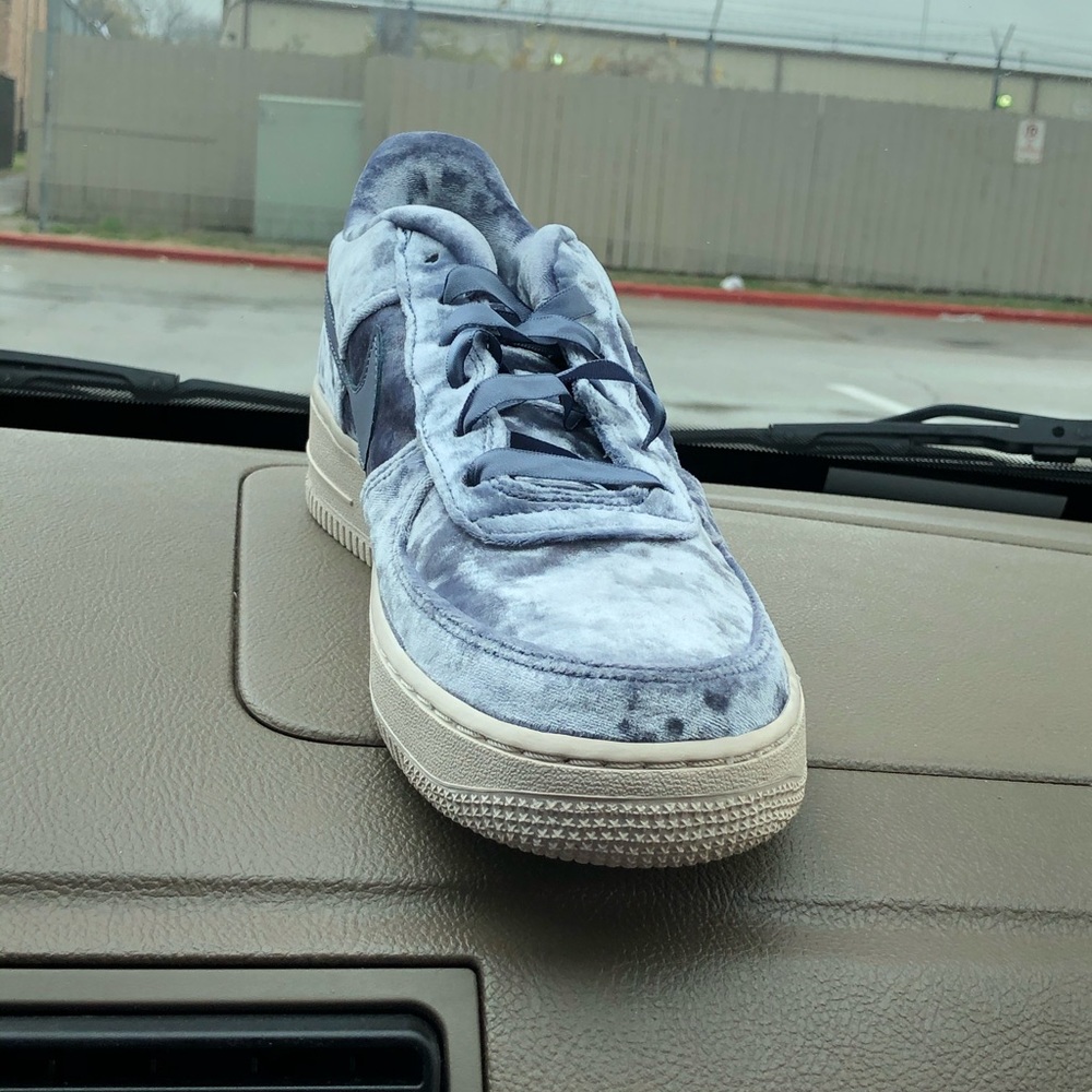 Shoes - Picture 4 of 4
